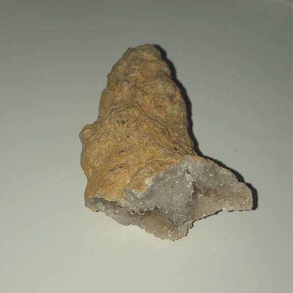 3 geodes 🤍💛 - Picture 2 of 3